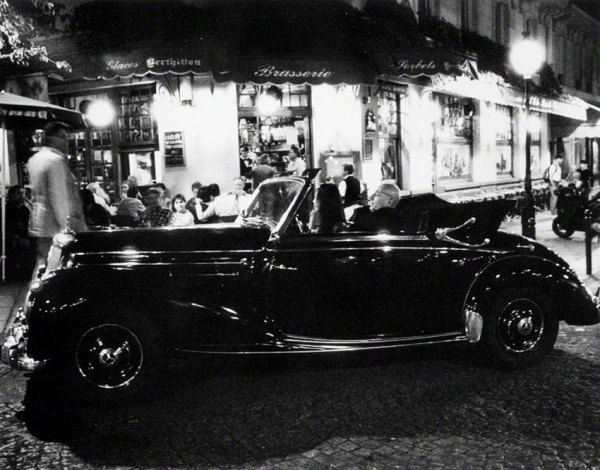 Classic Mercedes outside Brasserie d l’Isle Saint-Louis, Paris. Shot on DELTA 3200 film by Bob Soltys